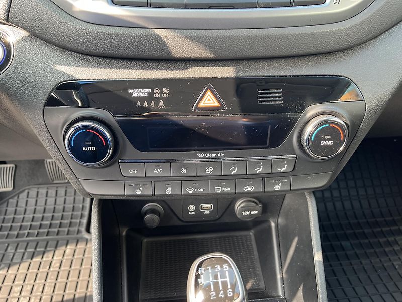 Hyundai Tucson 2.0 CRDi 4x4 ČR - fotka 19 z 33