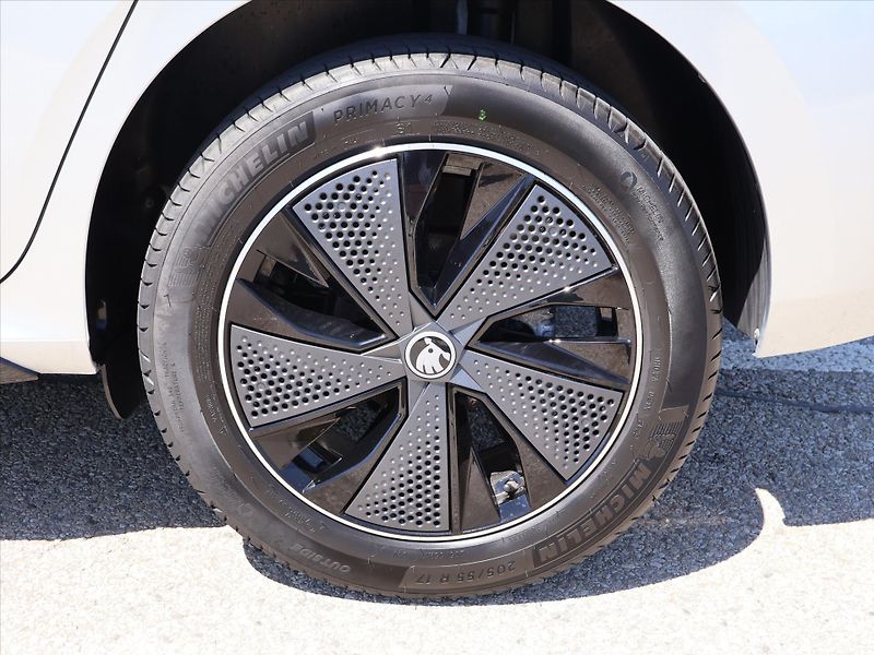 Škoda Kamiq 1,5 TSi Monte Carlo DSG 1maj. - fotka 23 z 30