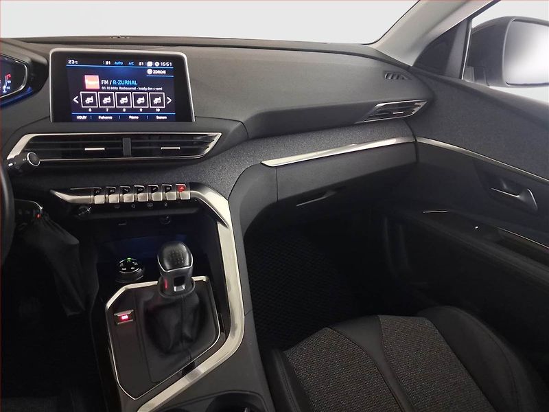 Peugeot 3008 (2017) 1.2 PureTech, Serv.kniha, Navi - fotka 8 z 21