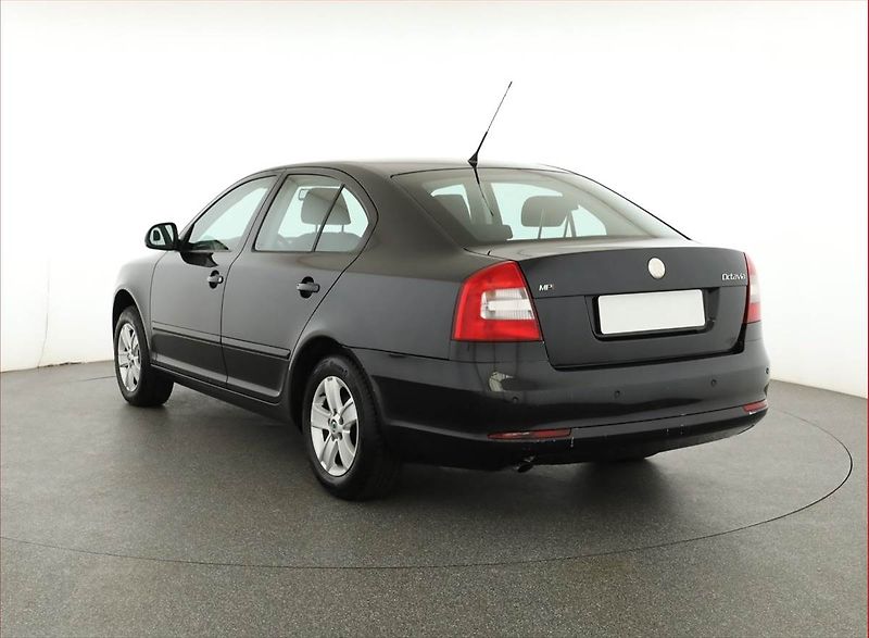 Škoda Octavia (2009) 1.6, Tempomat - fotka 4 z 12