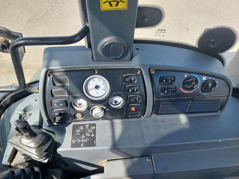 Terex TLB 990 PM - fotka 26 z 40