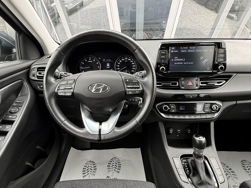 Hyundai i30 1,5 T-GDI DCT Smart Automat ČR - fotka 23 z 40