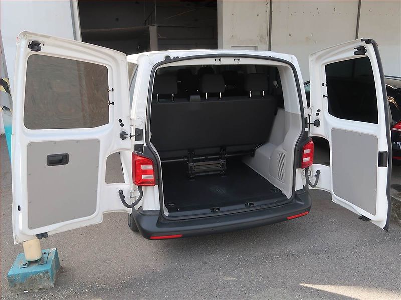 Volkswagen Caravelle (2019) 2.0 TDI, 1Maj - fotka 11 z 15