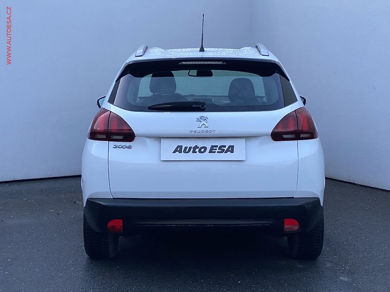 Peugeot 2008 (2019) 1.2 PT, 2.maj,ČR, AC, temp - fotka 5 z 15