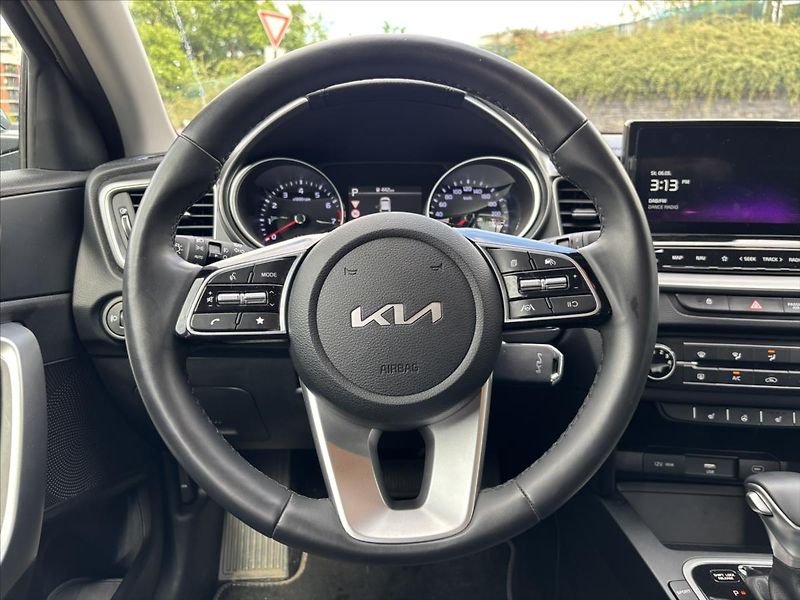 Kia Ceed 1,5 TGDi AT Spin 1.ČR ZÁRUKA - fotka 16 z 39