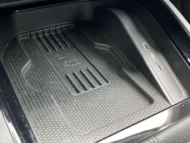 Škoda Kamiq (2024) 1.0 TSI Top Selection - fotka 18 z 34