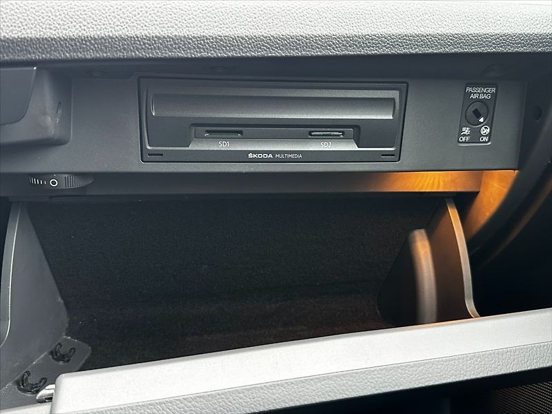 Škoda Superb 2,0 110kW DSG, CZ - fotka 33 z 41