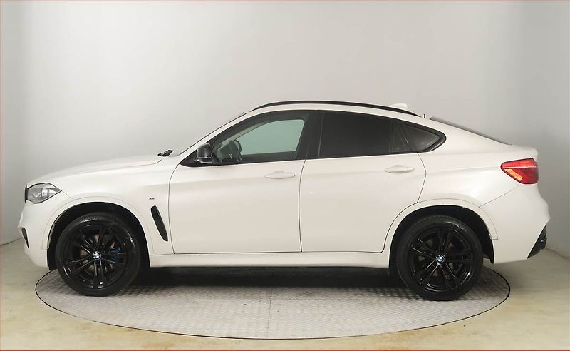 BMW X6 (2018) M Paket xDrive40d - fotka 3 z 25