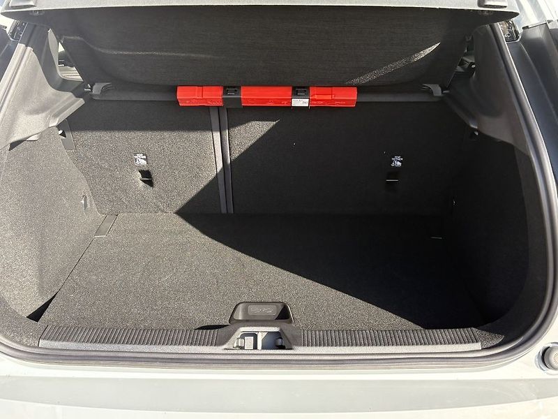 Volvo EX30 PLUS P5 Long Range Electric 20 - fotka 18 z 25