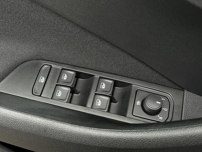 Škoda Kamiq 1.0TSi 116PS Selection 2Z.KLIM - fotka 12 z 37