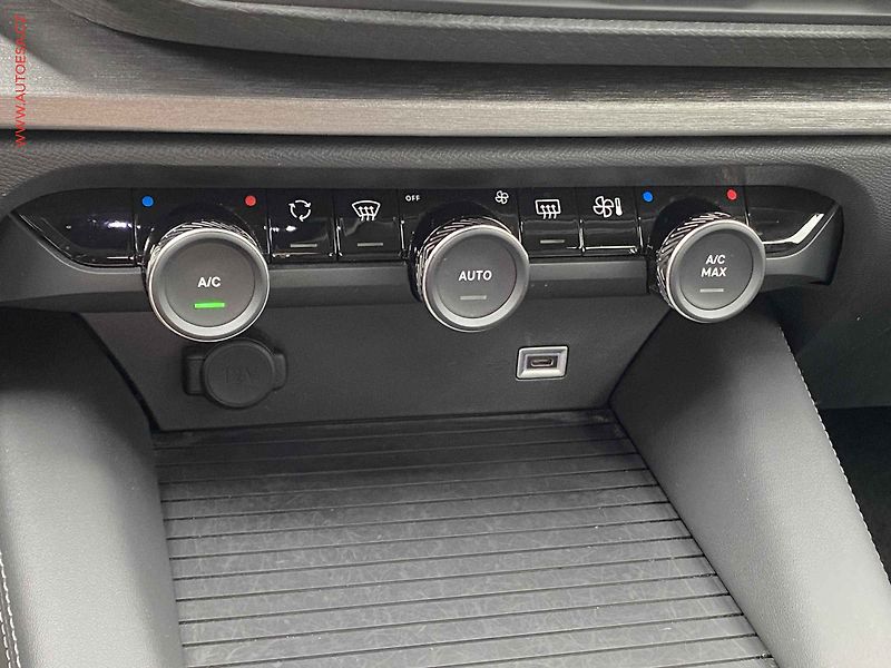 Citroën C5 X (2023) 1.2 PT, Feel, AT, LED, navi - fotka 15 z 21