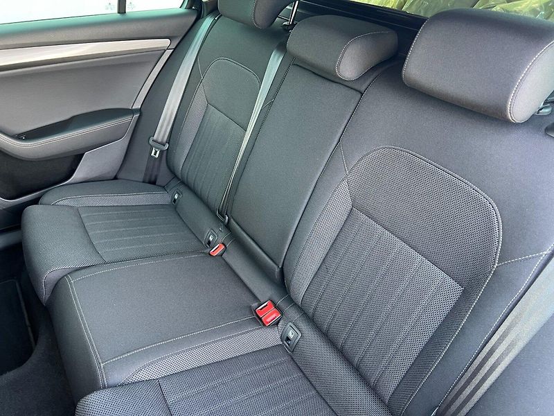 Škoda Superb (2023) Style 2.0TDI 110KW DSG! Tažné! - fotka 23 z 45