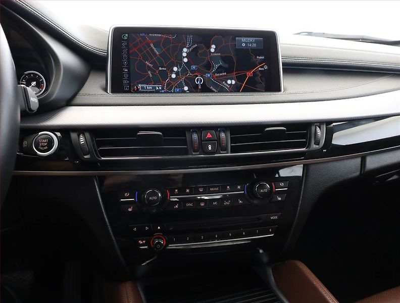 BMW X6 (2017) M Paket xDrive30d - fotka 10 z 18