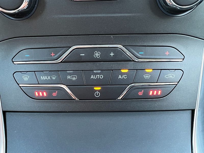 Ford S-MAX (2018) Titanium! 2.0TDCi 132kW! LED! - fotka 15 z 40