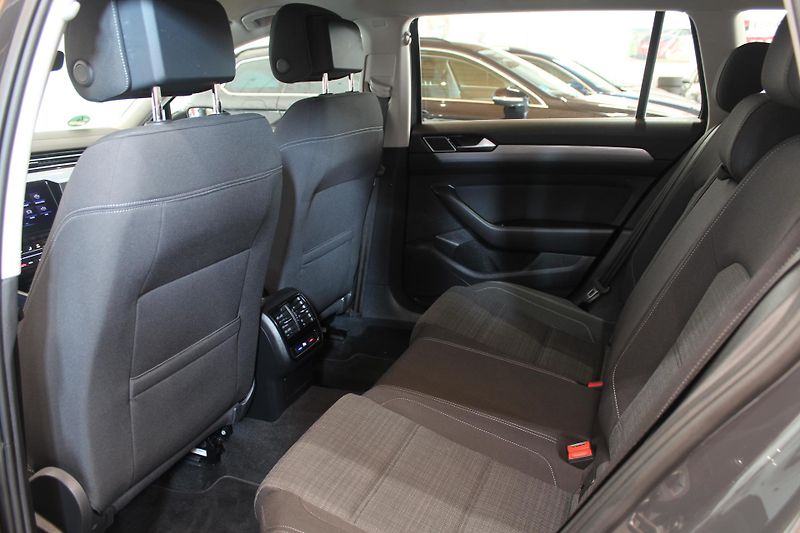 Volkswagen Passat (2020) 2.0TDI DSG Navi Tažné Display - fotka 6 z 25