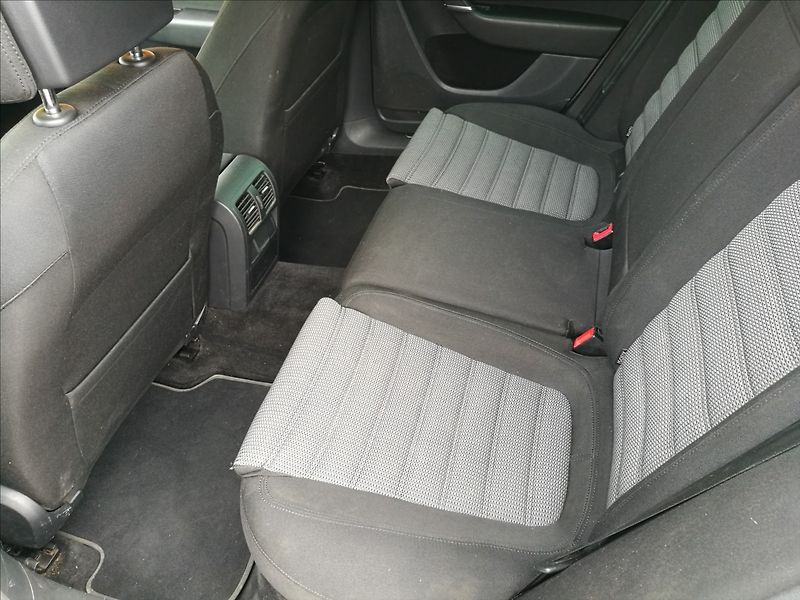 Volkswagen Passat 2,0 TDI Alltrack DSG 4motion - fotka 15 z 20