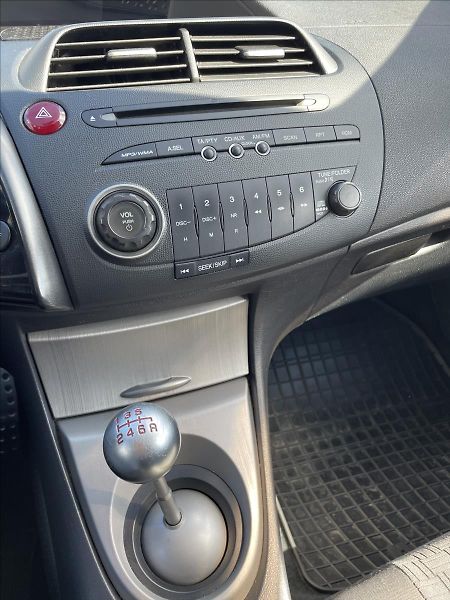 Honda Civic 2,2 CTDi*103kW*+ Al kola 17 l - fotka 13 z 35