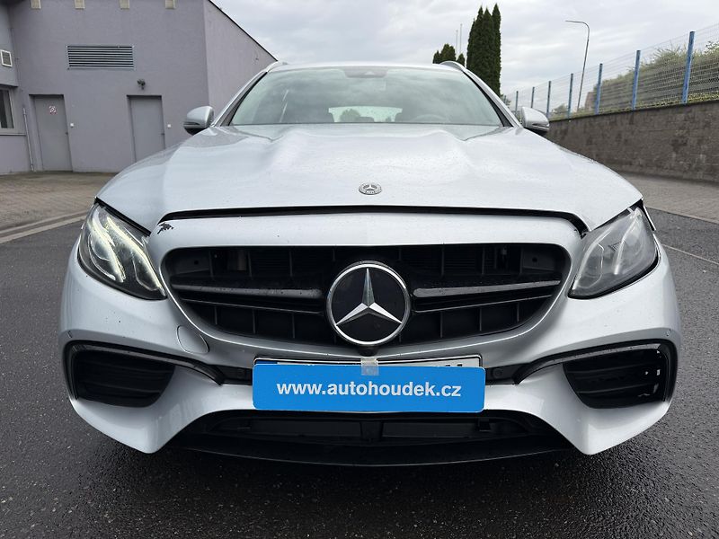 Mercedes-Benz Třídy E Kombi E 300De hybrid navigace  - fotka 8 z 23