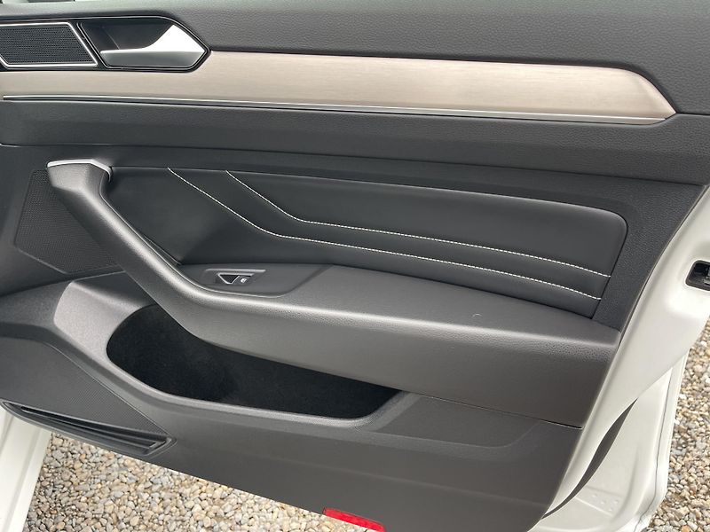 Volkswagen Passat 2.0TDi DSG 4x4 ELEGANCE-DPH-ČR - fotka 21 z 46