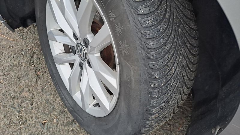 Volkswagen Passat 1.6 TDI ComfortLine Business - fotka 23 z 36