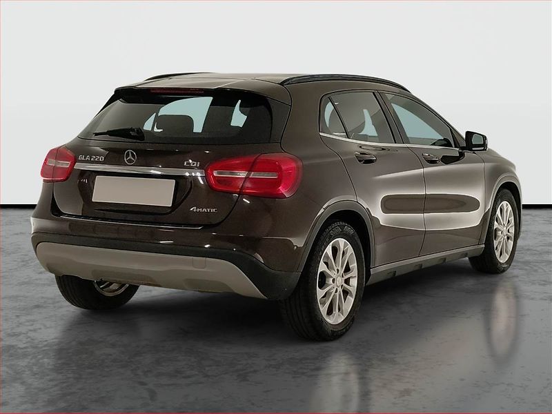 Mercedes-Benz GLA (2014) 220 CDI 4MATIC, 4X4 - fotka 5 z 24