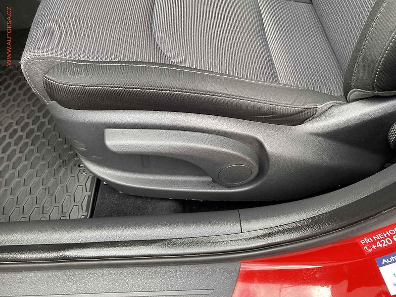 Hyundai i30 (2020) 1.5i, ČR, servis.kniha, AC - fotka 14 z 18