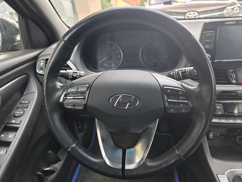 Hyundai i30 (2019) 1.4-KAMERA-PARKOVACÍ SENZORY - fotka 11 z 15