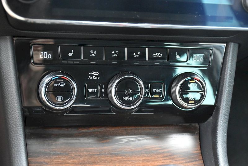 Škoda Superb (2020) Scout 2.0 TDI 140 kW 4x4 DSG - fotka 21 z 32