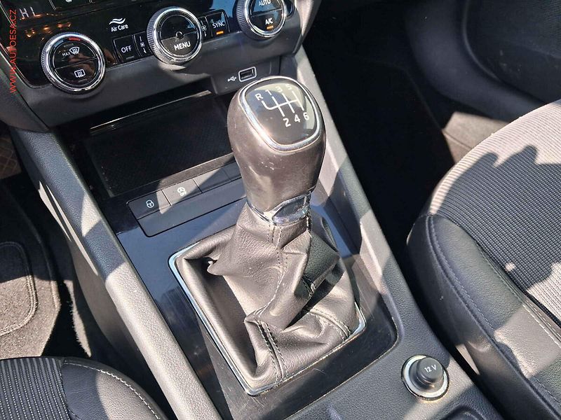 Škoda Octavia (2018) 2.0 TDi, Style. LED, +sada - fotka 16 z 19