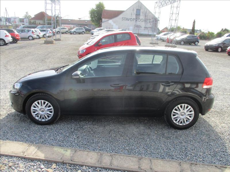 Volkswagen Golf 1,6 i, klima,serviska,1.maj., - fotka 4 z 39