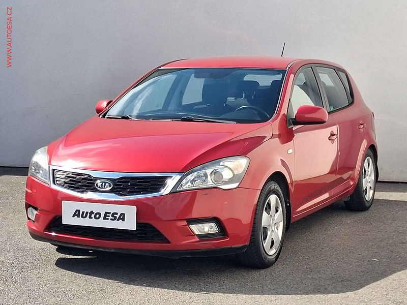 Kia Ceed (2010) 1.4 MPI, 1.maj,ČR, AC - fotka 3 z 17