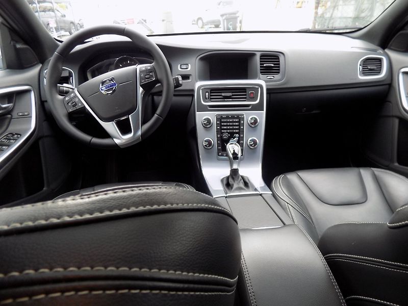 Volvo V60 (2016) 2.0-D4/Inscription/LED/DPH/ - fotka 19 z 44