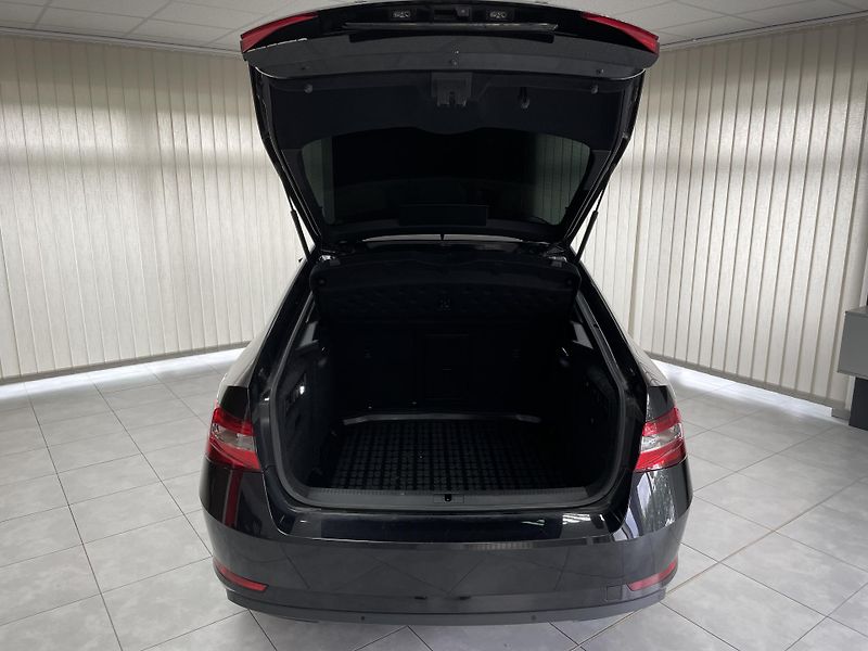 Škoda Superb 2.0 TDi DSG ČR NAVI ACC SERVIS - fotka 31 z 31