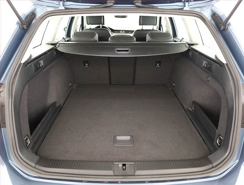 Volkswagen Passat (2015) Highline 2.0 TDI, Navi - fotka 18 z 19