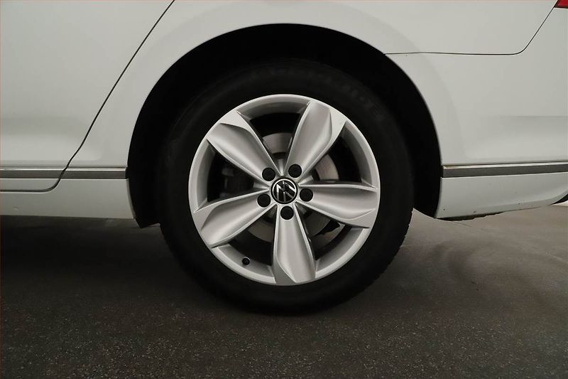 Volkswagen Passat (2020) 1.5 TSI - fotka 12 z 21