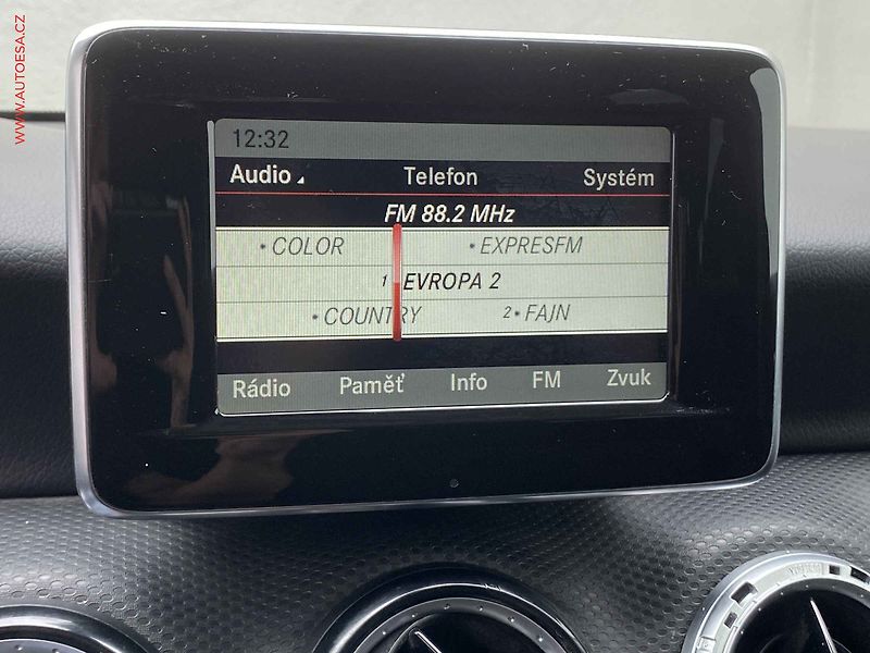 Mercedes-Benz Třídy A (2016) 1.6i A180, Navi, AC, tažné - fotka 14 z 17