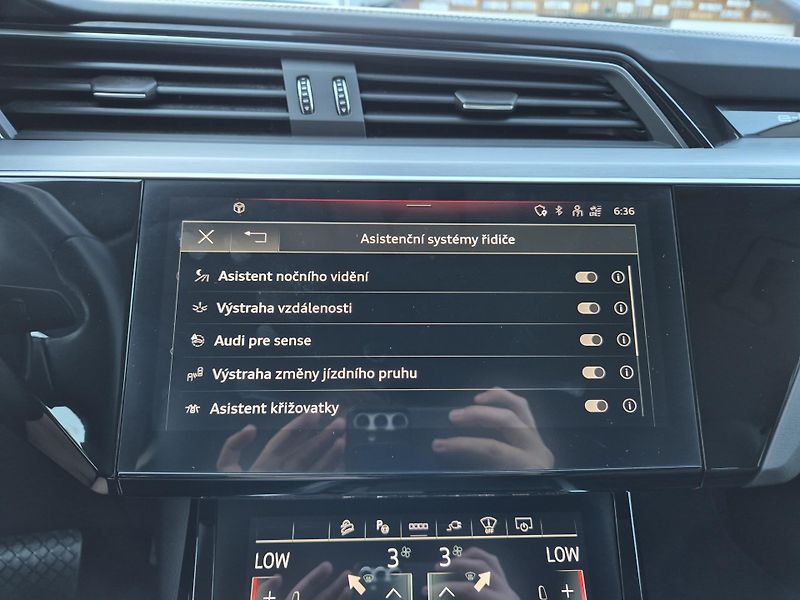Audi e-tron SPORTBACK 300kw SOH 97,2% - fotka 24 z 45