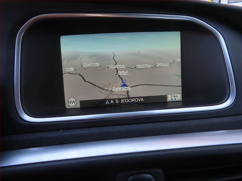 Volvo V40 (2016) 1.5 T2, Automat, Navi, Xenony - fotka 19 z 21