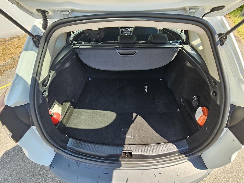 Renault Mégane (2012) 1.6i - fotka 16 z 17