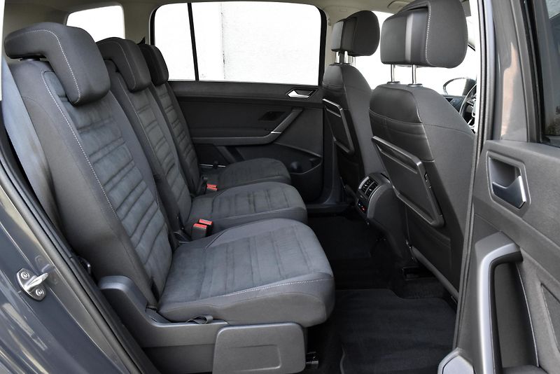 Volkswagen Touran 2.0 TDi COMFORTLINE,NAVI,MASÁŽ - fotka 35 z 51