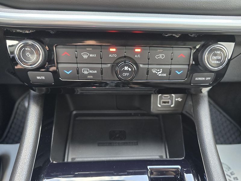 Jeep Compass 110kW LIMITED KAMERA 360° - fotka 13 z 40