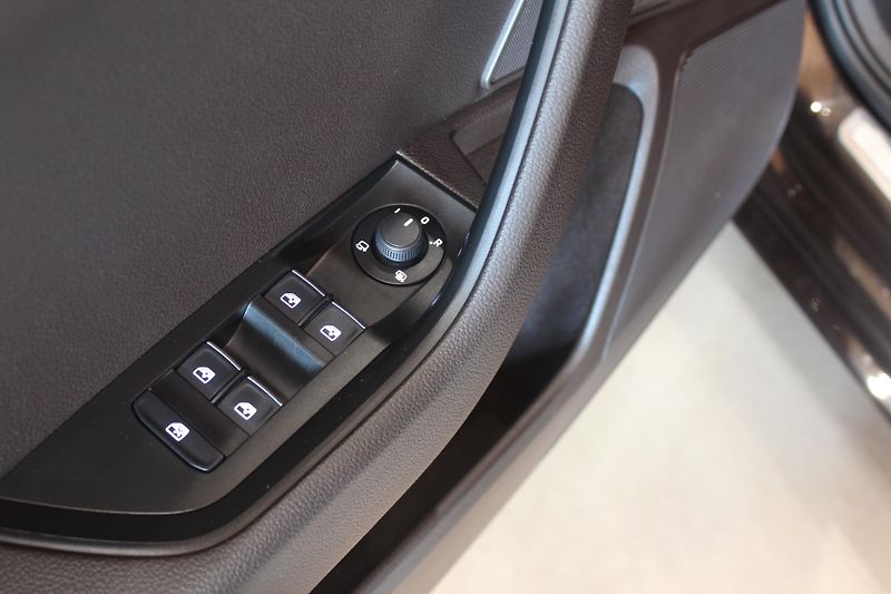 Škoda Superb (2017) 2.0TDI DSG 4x4 L&K  - fotka 15 z 41
