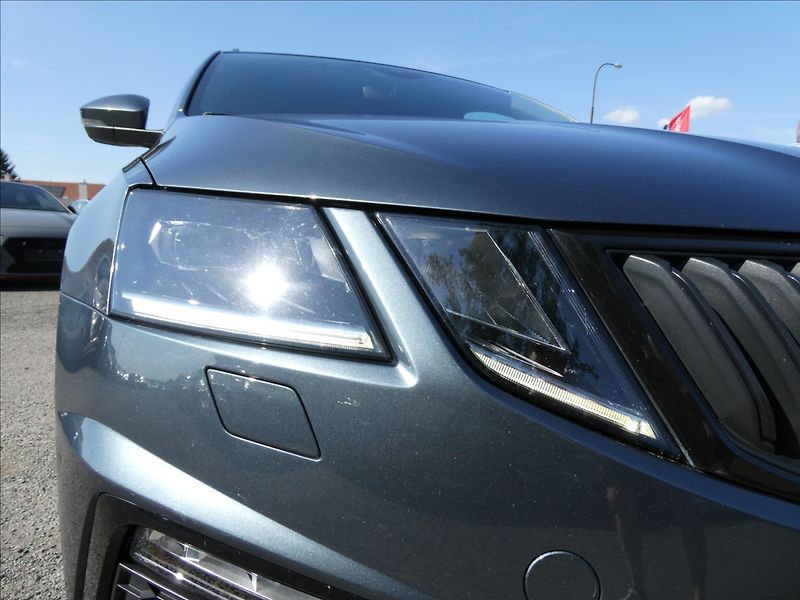 Škoda Octavia 2,0 TDi 135kW RS DSG, serviska - fotka 5 z 49