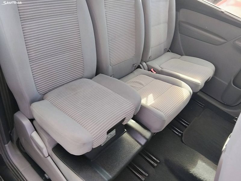 Seat Alhambra (2011) - fotka 19 z 28