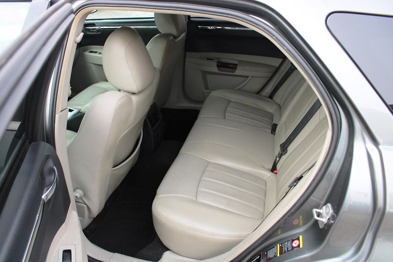 Chrysler 300C (2007) REZERVACE - fotka 10 z 16