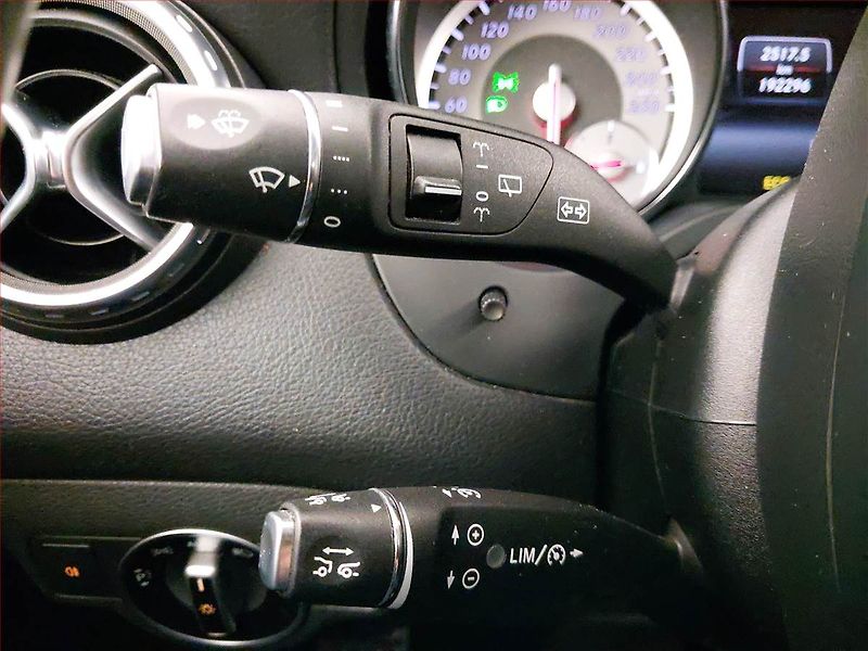 Mercedes-Benz GLA (2014) 220 CDI 4MATIC, 4X4 - fotka 21 z 24