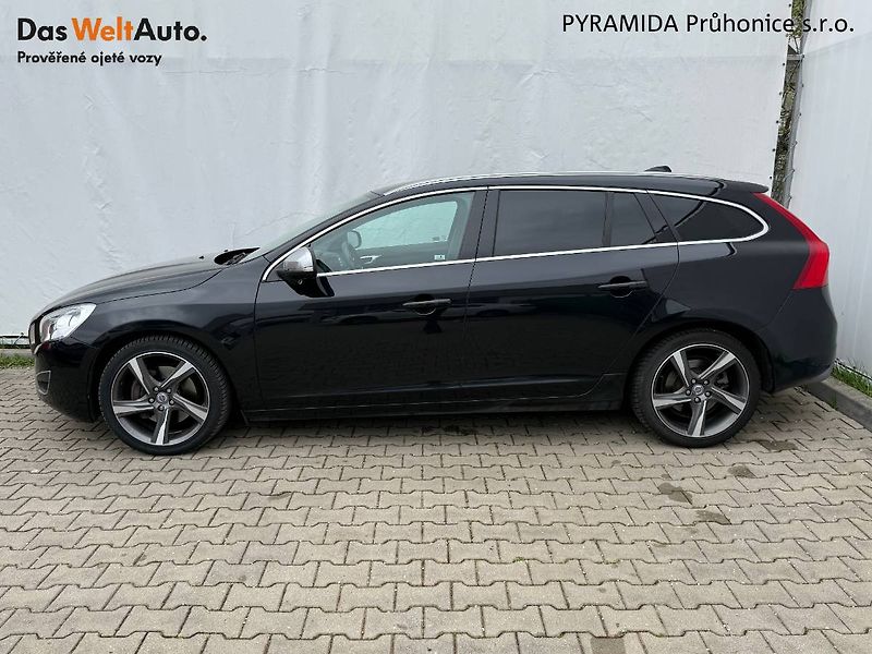 Volvo V60 (2012) 2.4 D5 158 kW R-Design AT - fotka 3 z 20