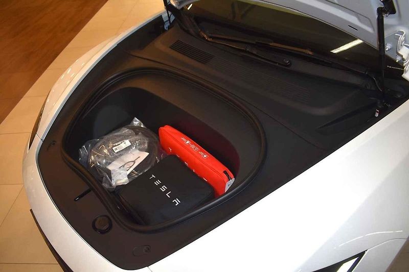 Tesla slibuje, že objednané exempláře nové verze Modelu 3 dorazjí ze Šanghaje během 2 až 6 týdnů