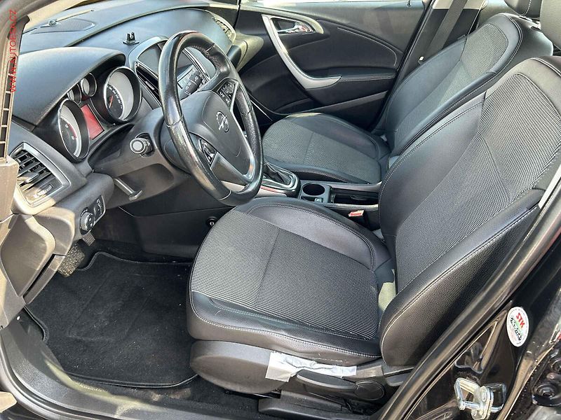 Opel Astra (2010) 2.0CDTi, AT, STK5/28 - fotka 10 z 15