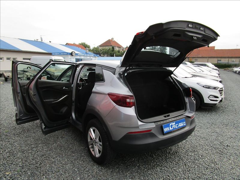 Opel Grandland 1.5CDTi 96kW AT8, aut. klima, - fotka 33 z 41